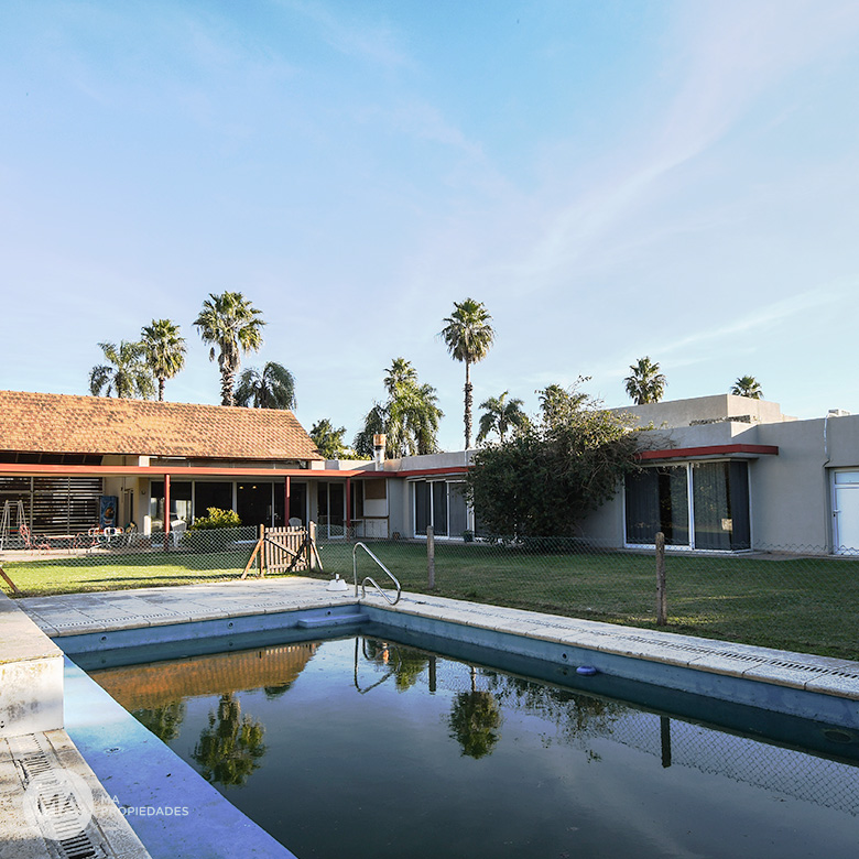 Casa 5 ambientes con piscina - Av. Fuerza Aérea 3000  - Funes Hills  | alquiler